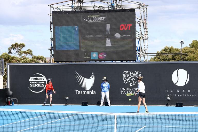 A differenza di quanto accade sul veloce, sulla terra rossa le possibilità di richiesta di verifica del segno saranno illimitate