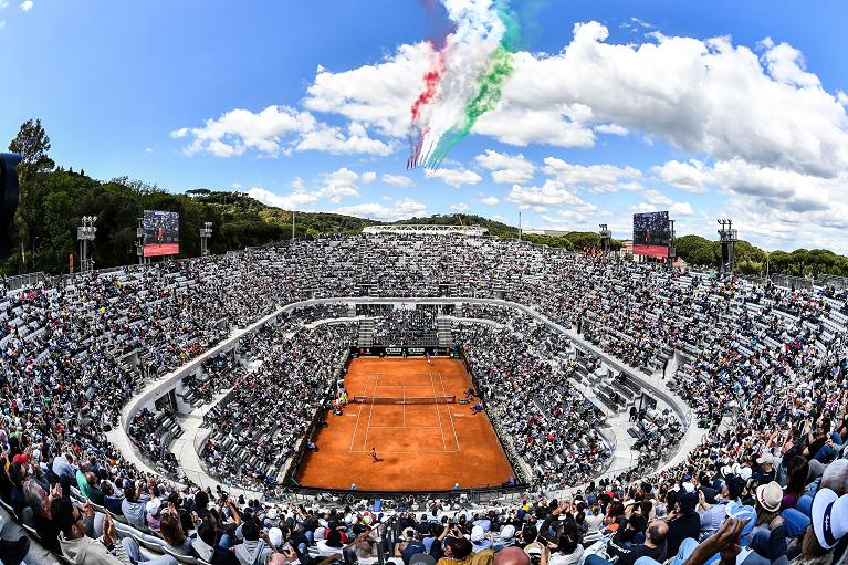 Il passaggio delle Frecce Tricolori sul Foro Italico durante gli Internazionali BNL d'Italia