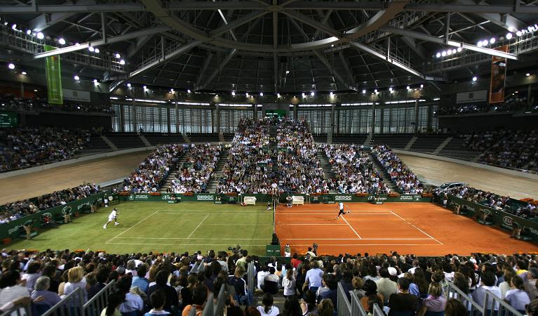 Il campo metà terra battuta e metà erba della sfida tra Federer e Nadal del 2007 a Majorca
