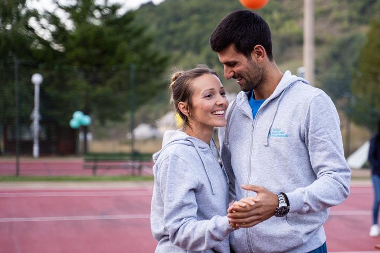 Djokovic e la moglie Jelena impegnati nella campagna contro il coronavirus