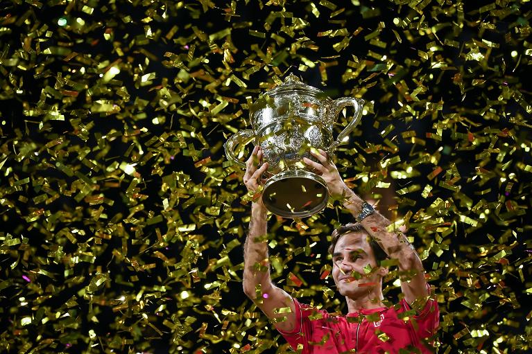 federer trofeo e coriandoli a basilea