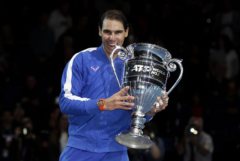 Nadal con trofeo n1 del mondo