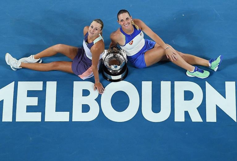  Mladenovic e Babos vincitrici agli Australian Open con il trofeo