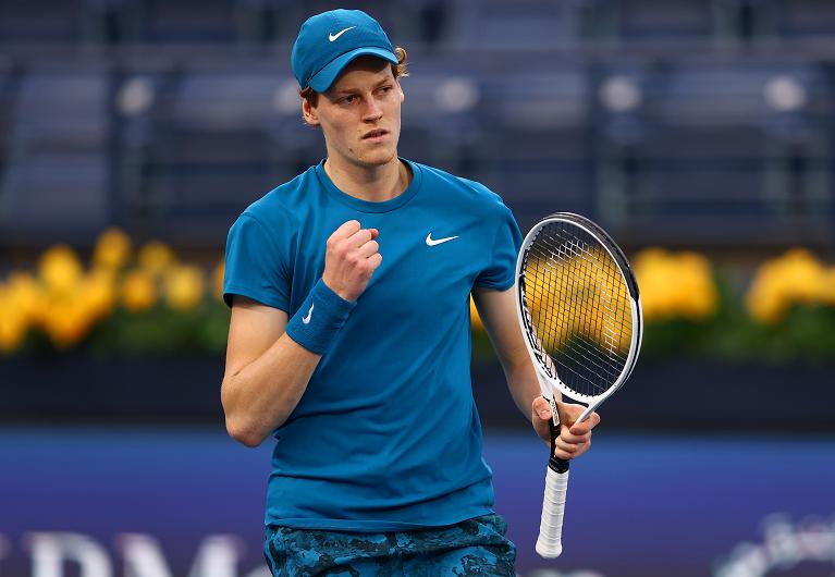Il pugno di Jannik Sinner (foto Getty Images)