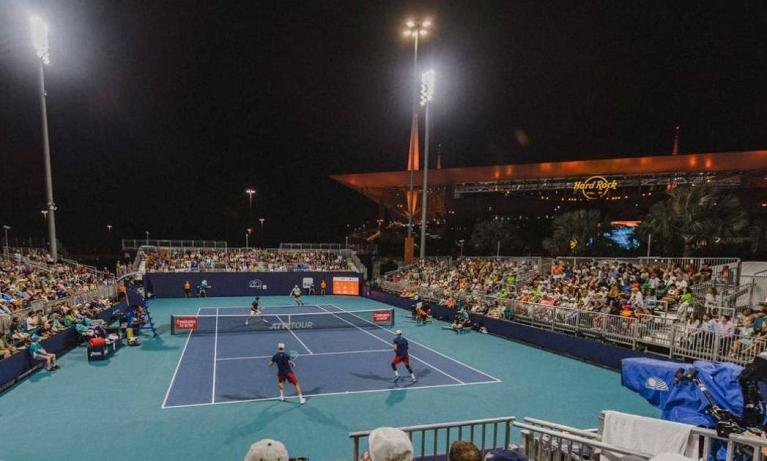 L'ATP Masters 1000 di Miami verrà trasmesso da Sky e da SuperTennis  che proporrà il match del giorno in differita, fino alla finalissima
