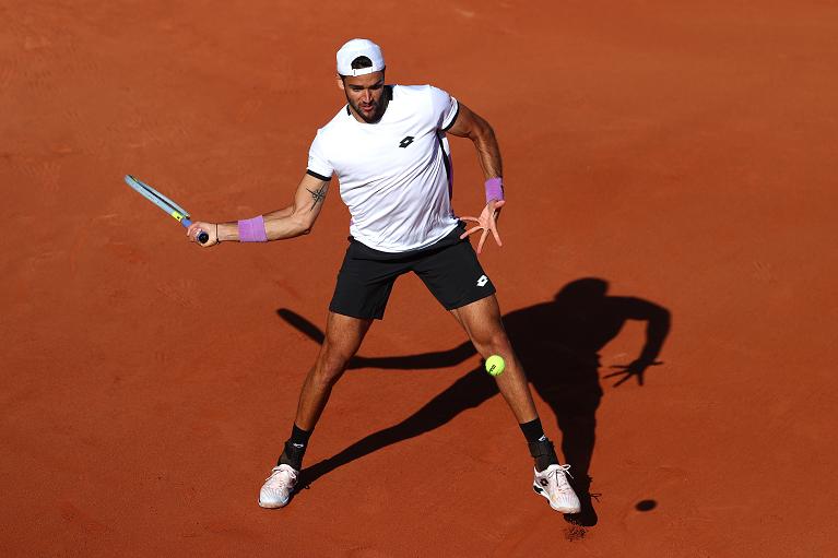 Matteo Berrettini carica il servizio (foto Getty Images)