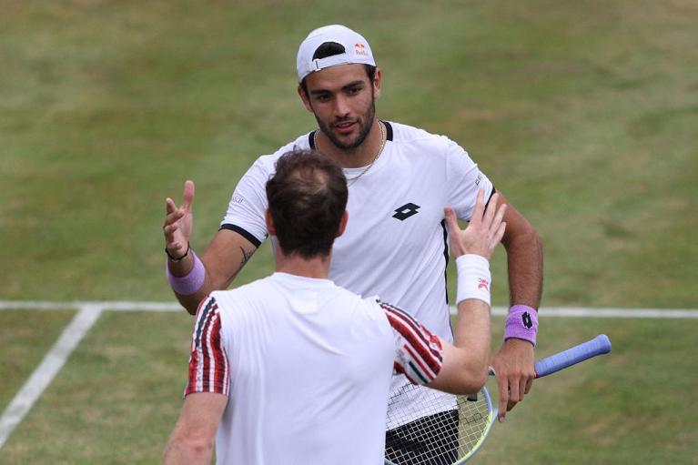 Il saluto tra Matteo Berrettini ed Andy Murray (foto Getty Images)