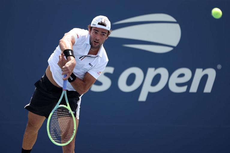 Matteo Berrettini in uscita dal servizio (foto Getty Images)