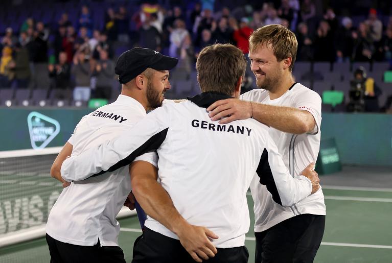 Puetz e Krawietz con il capitano Kohlmann (Foto Getty Images)