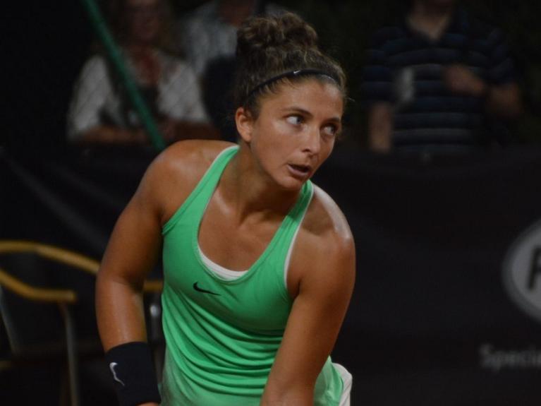 Sara Errani al servizio