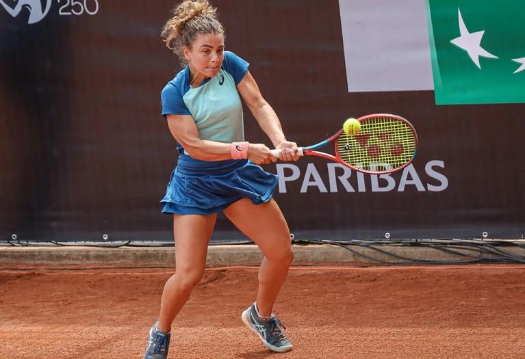 Jasmine Paolini colpisce di rovescio