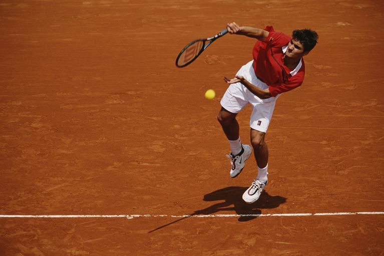 Roger Federer al Roland Garros nel 1999.: è n.111 del mondo e perde al primo turno contro l'australiano Pat Rafter, n.3 del mondo, in quattro set (Foto Getty Images)