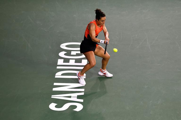 Martina Trevisan colpisce di rovrescio (foto Getty Images)