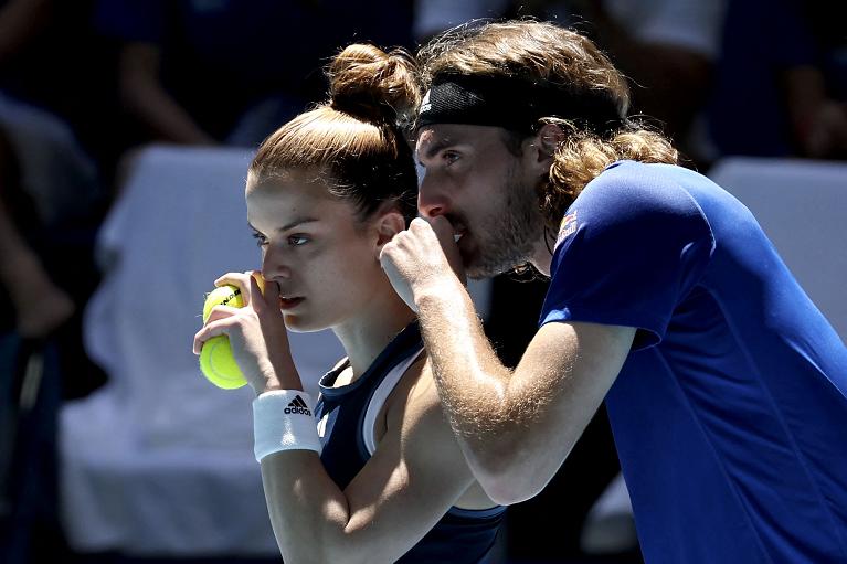 Maria Sakkari e Stefanos Tsitsipas impegnati nel doppio misto (Foto Getty Images)