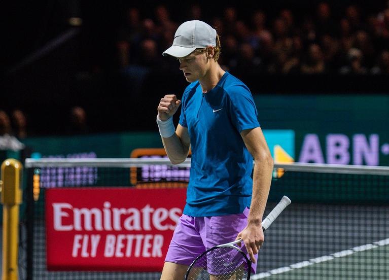 Jannik Sinner esulta (foto Twitter ABN AMRO Open)