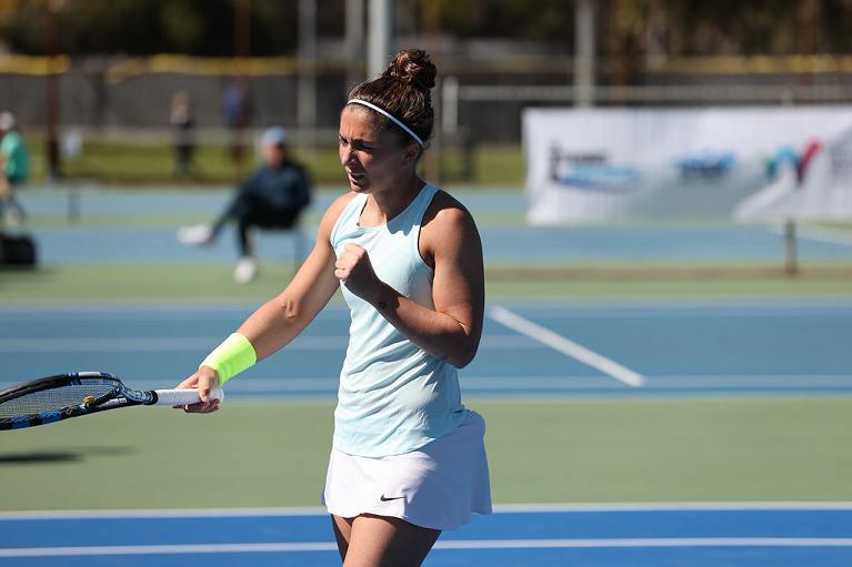 Sara Errani esulta (foto Ronnie Shi)