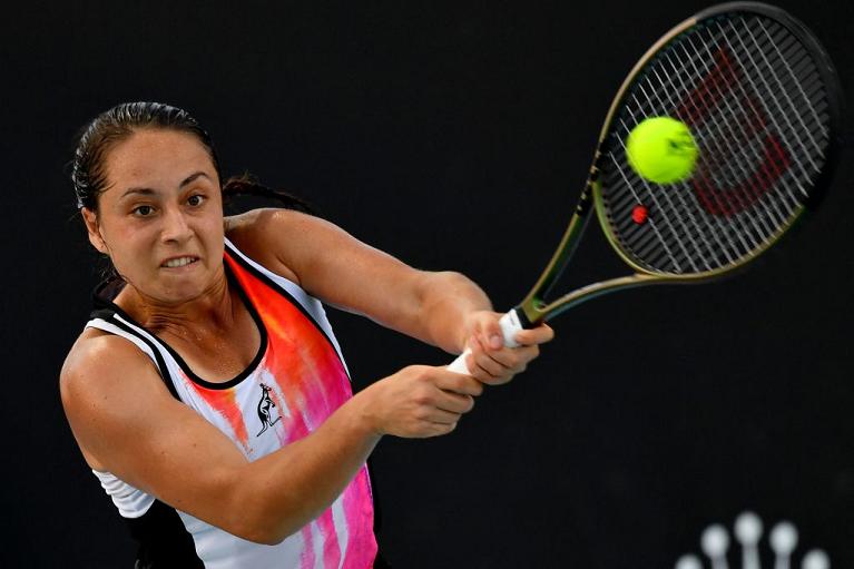 Elisabetta Cocciaretto colpisce di rovrescio (foto Getty Images)