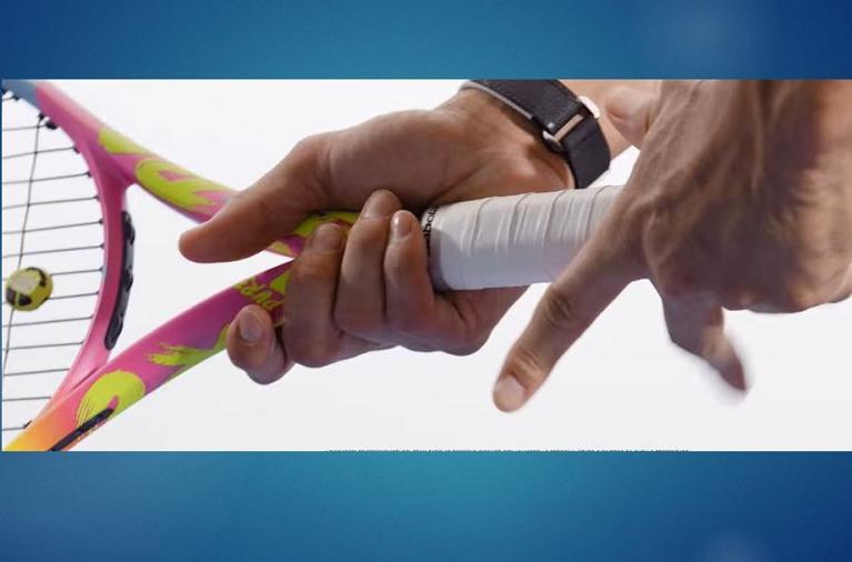 La nuova Babolat Pure Aero Rafa, con la livrea personalizzata come piace a Nadal