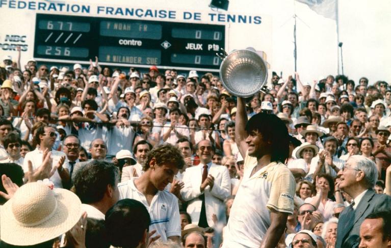 L'esultanza di Yannick Noah per il trionfo al Roland Garros 1983 (Getty Images)