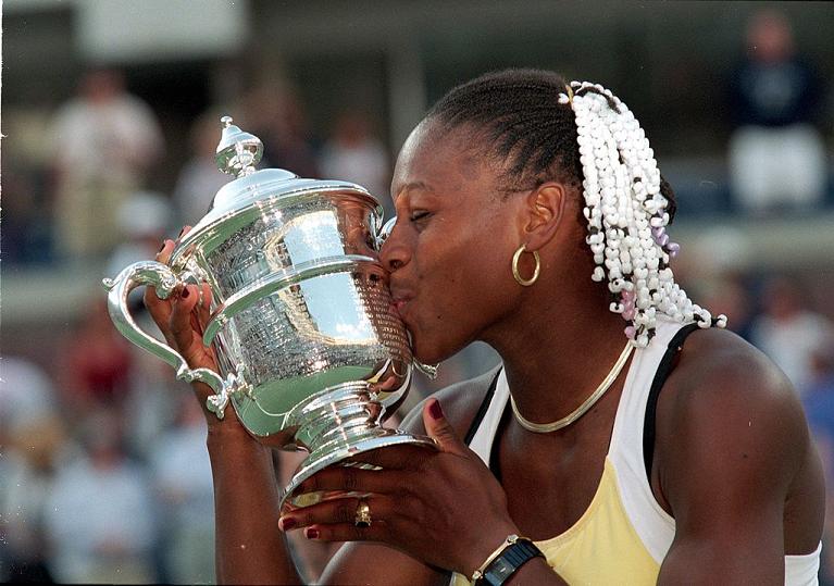 Serena Williams celebra il primo successo allo US Open nel 1999 (Getty Images)