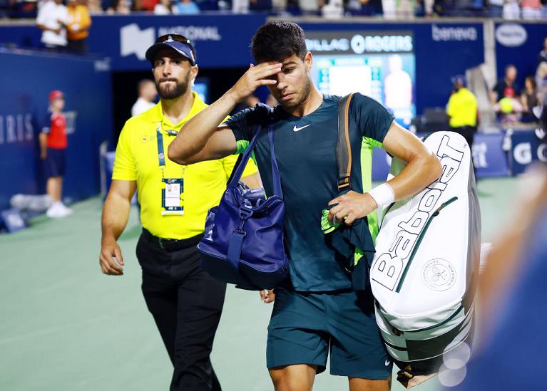 L'uscita di scena di Carlos Alcaraz (foto Getty Images)
