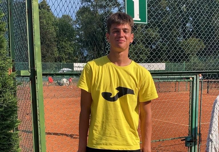 Un primo piano di Filippo Pecorini