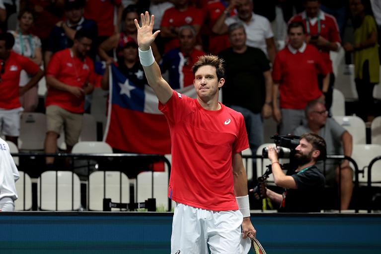 Nicolas Jarry festeggia il successo contro la Svezia in Coppa Davis a Bologna (Foto Sposito)