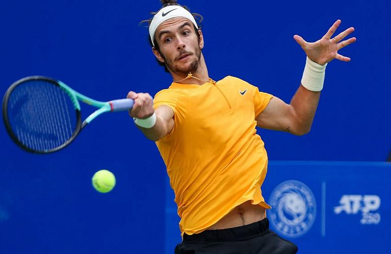 Lorenzo Musetti colpisce di diritto