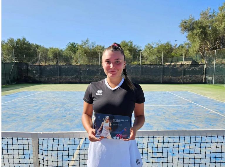 LIsa Pigato con il trofeo di Solarino