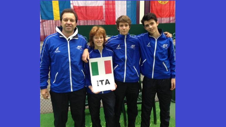 Jannik Sinner nel 2013 con la squadra azzurra di Winter Cup under 12 insieme  a Michele Vianello e Marco Furlanetto