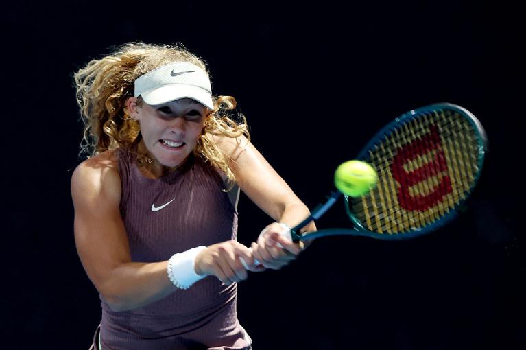 Mirra Andreeva colpisce di rovescio (foto Getty Images)