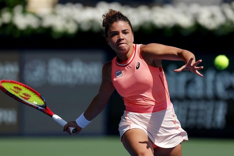 Jasmine Paolini colpisce di diritto (foto Getty Images)