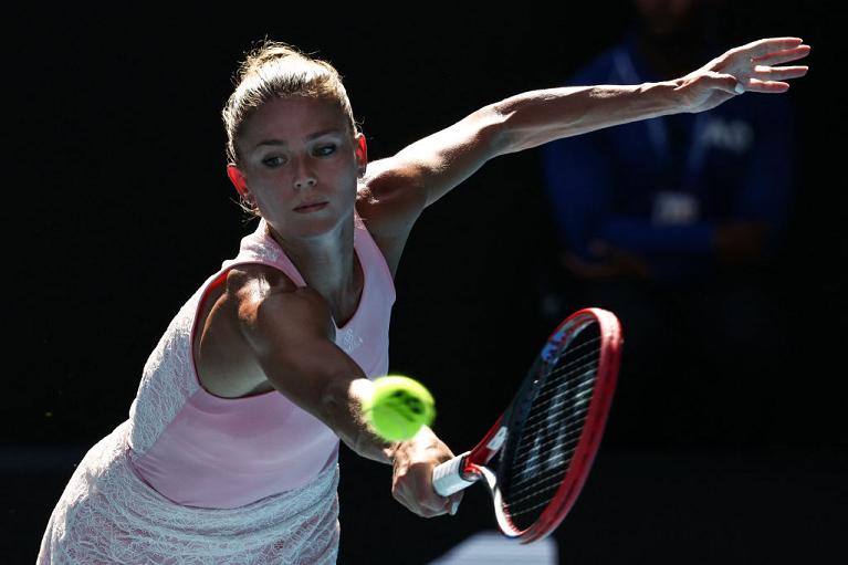 Un recupero di rovescio di Camila Giorgi (foto Getty Images)