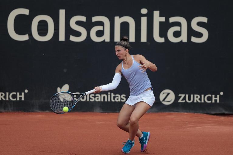 Sara Errani in azione (foto Twitter Copa Colsanitas)