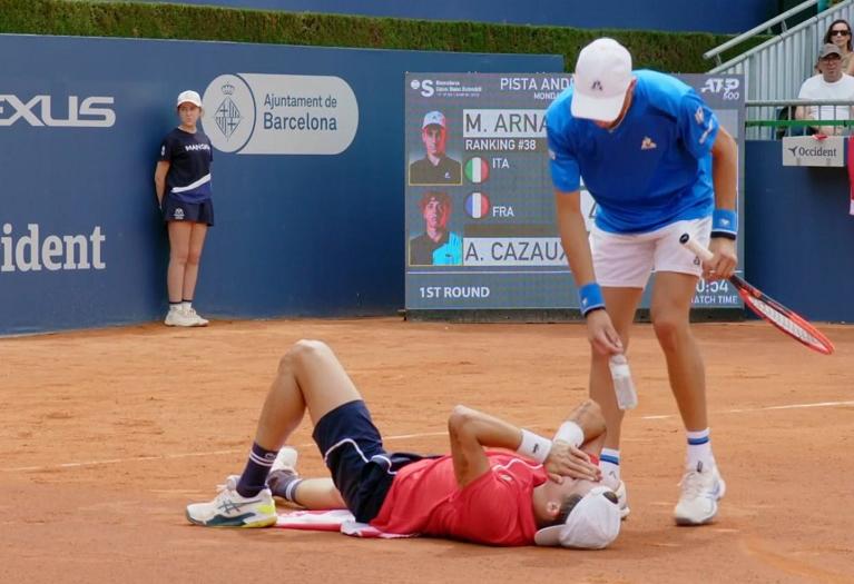 L'infortunio di Arthur Cazaux a Barcellona 2024