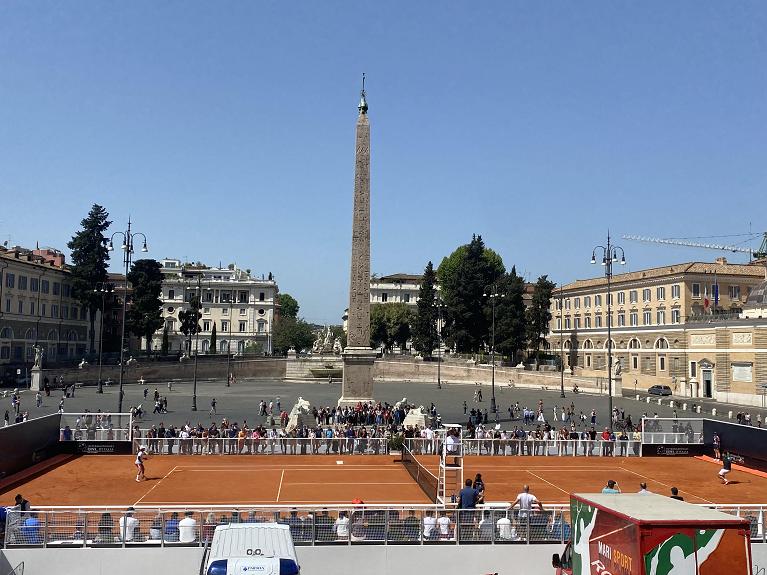 Il campo allestito a Piazza del Popolo