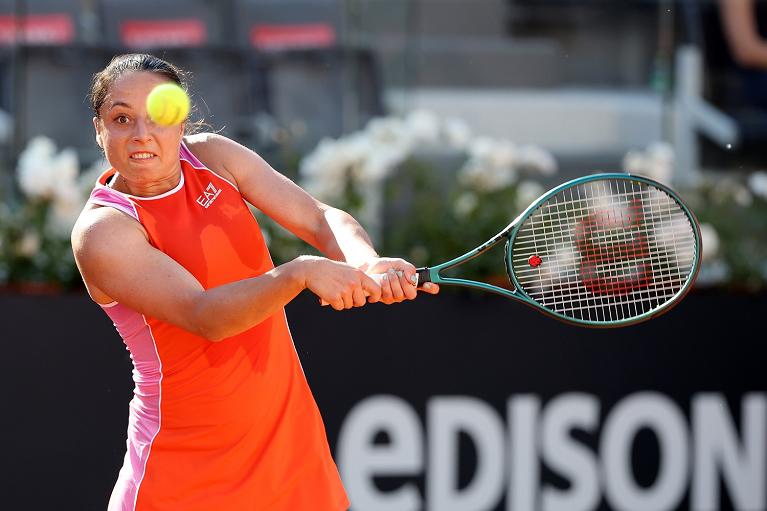 Elisabetta Cocciaretto colpisce di rovescio (foto Sposito/FITP)