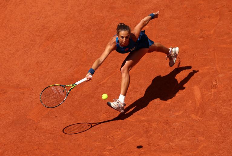 Lucia Bronzetti in azione al Roland Garros (Getty Images)