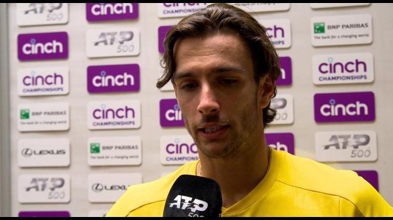 Lorenzo Musetti intervistato dopo la vittoria su Alex de Minaur al Queen's (Foto da video ATP Media)