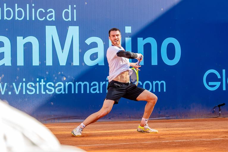 Giovanni Fonio colpisce di diritto (foto San Marino Challenger)