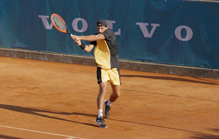Federico Arnaboldi colpisce di rovescio (foto Verona Challenger)