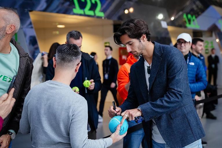 Musetti firma autografi alle Nitto ATP Finals (Foto FITP)