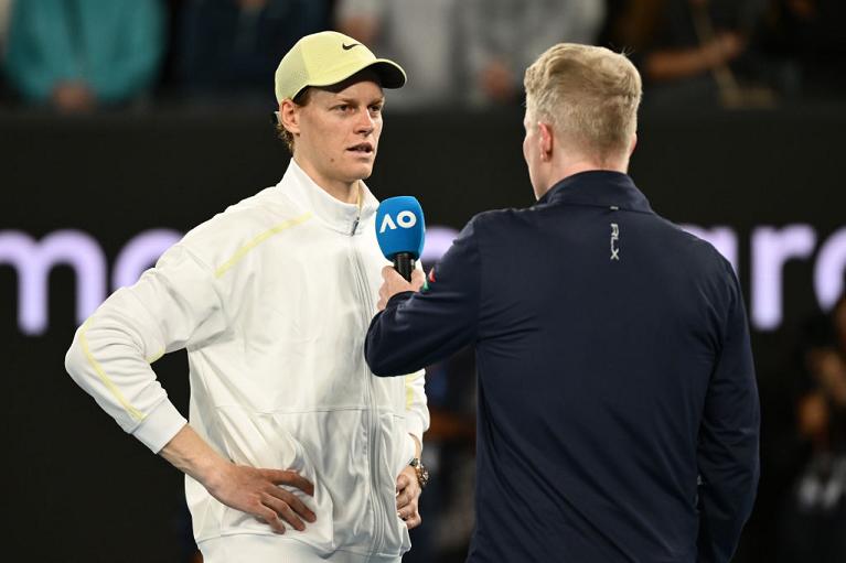 Jannik Sinner intervistato da jim Courier (Getty Images)