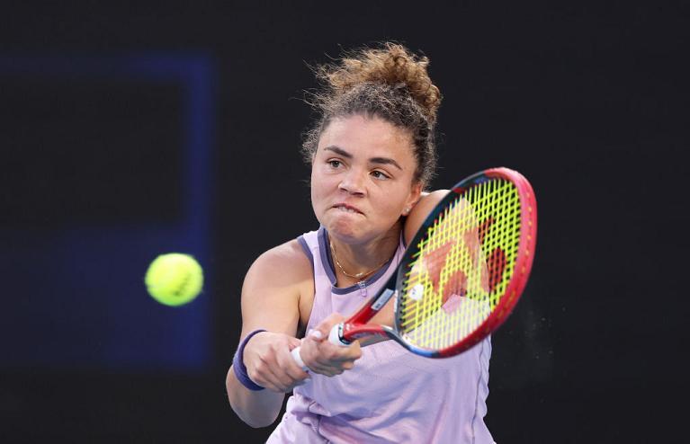 Jasmine Paolini colpisce di rovescio (foto Getty Images)