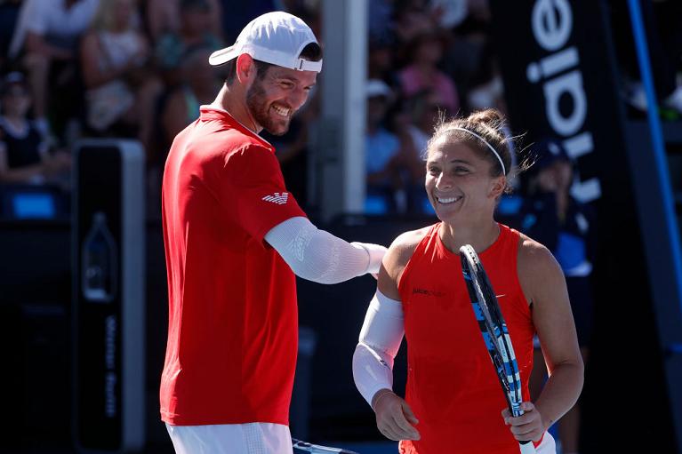 Sara Errani ed Andrea Vavassori esultano (foto Getty Images)