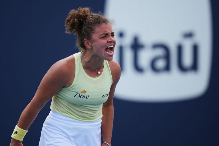 La gioia di Jasmine Paolini dopo la vittoria su Naomi Osaka a Miami (Getty Images)