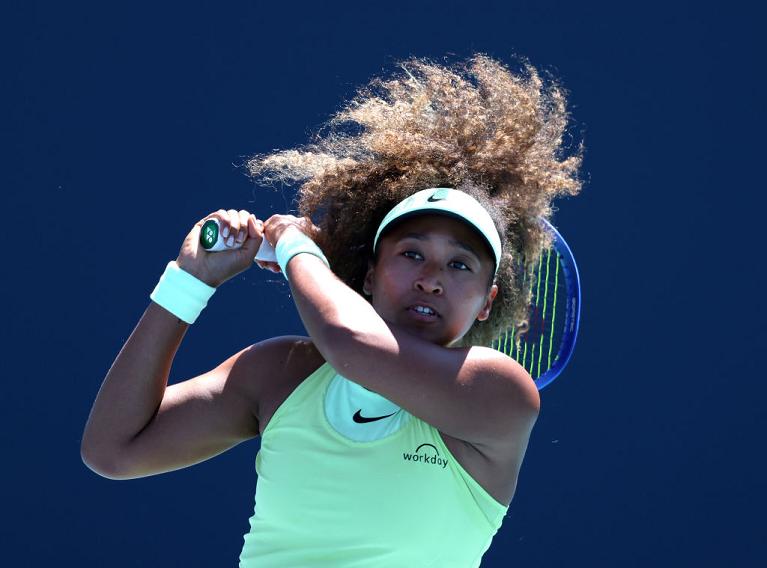 Il movimento di chiusura del rovescio di Naomi Osaka (foto Getty Images)