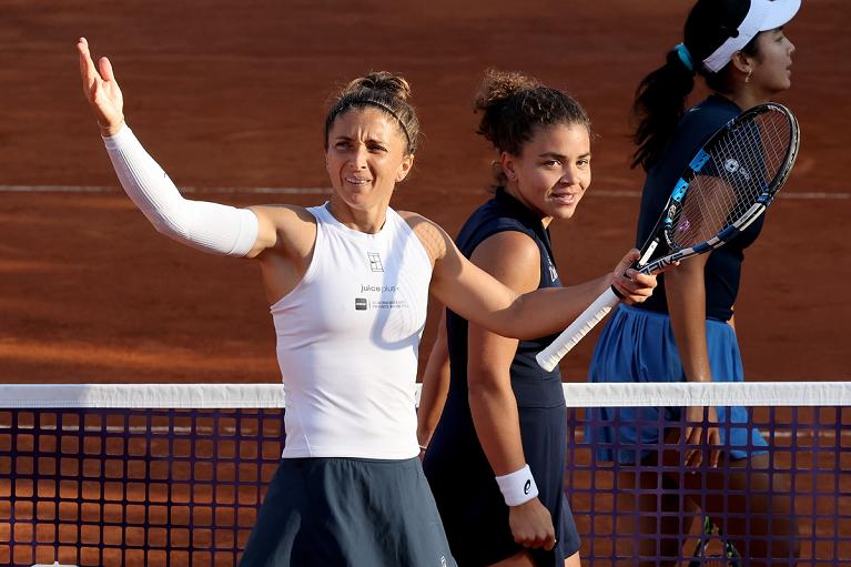 Sara Errani e Jasmine Paolini salutano il pubblico (foto FITP)