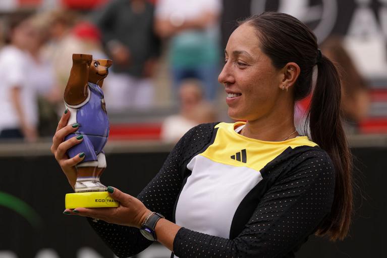 Jessica Pegula con il trofeo di Berlino 2024 (foto Getty Images)