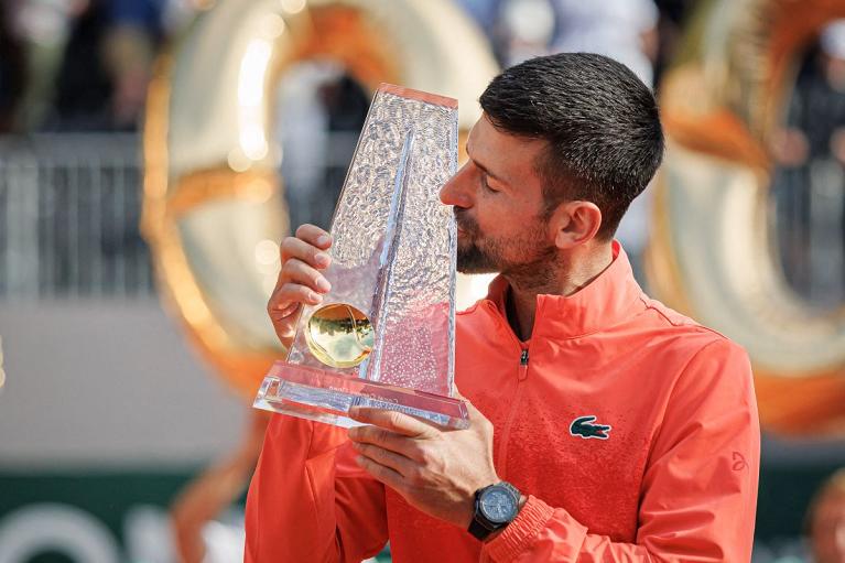 Djokovic con il trofeo di Ginevra (Foto x ATP Tour)